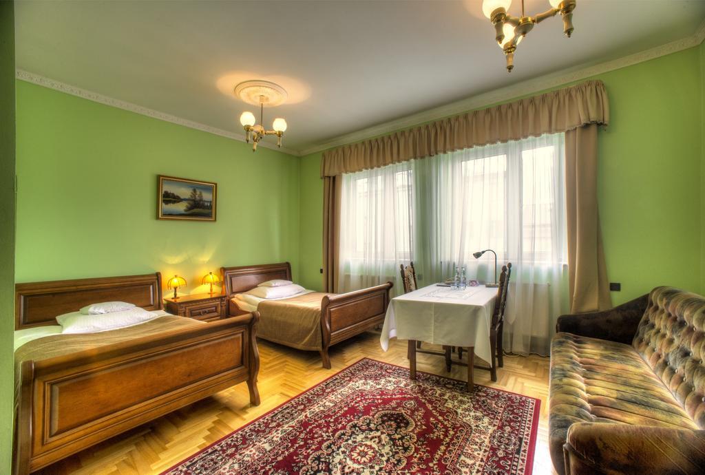 Hotel Jagiellonski Санок Стая снимка