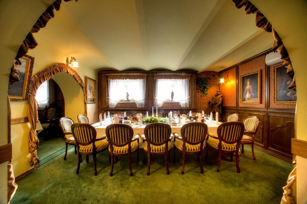 Hotel Jagiellonski Санок Екстериор снимка
